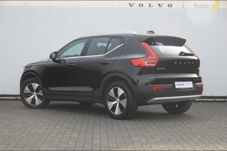 Volvo XC40 T4 211PK Automaat Plug-in hybrid Core Bright / Trekhaak / All seasonbanden / Apple carplay / Parkeersensoren met camera / Stoel - en stuurwielverwarming / Elektrische achterklep / Keyless entry