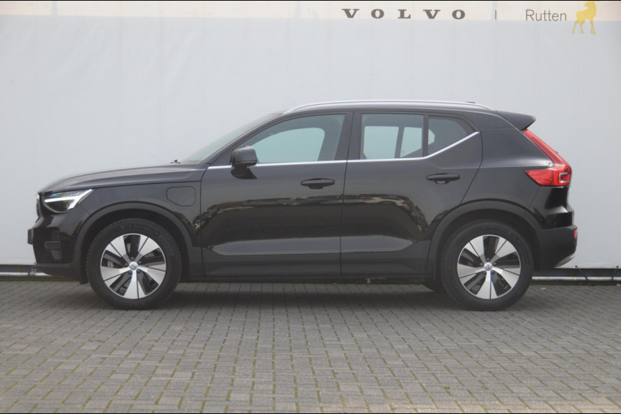 Volvo XC40 T4 211PK Automaat Plug-in hybrid Core Bright / Trekhaak / All seasonbanden / Apple carplay / Parkeersensoren met camera / Stoel - en stuurwielverwarming / Elektrische achterklep / Keyless entry