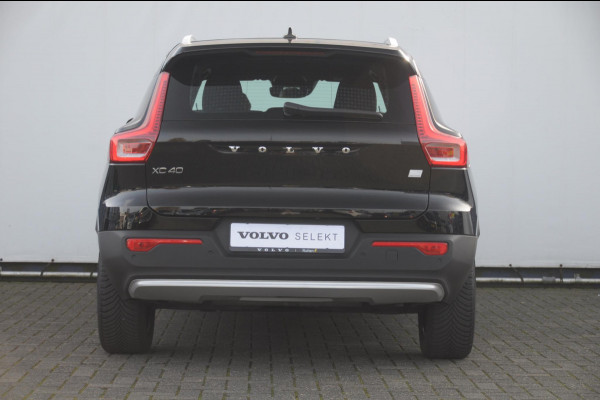 Volvo XC40 T4 211PK Automaat Plug-in hybrid Core Bright / Trekhaak / All seasonbanden / Apple carplay / Parkeersensoren met camera / Stoel - en stuurwielverwarming / Elektrische achterklep / Keyless entry
