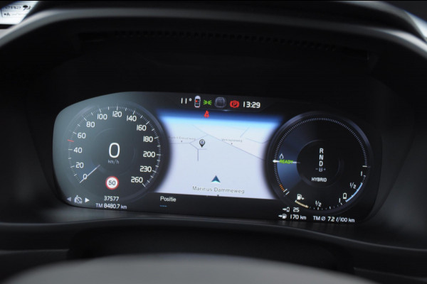 Volvo XC40 T4 211PK Automaat Plug-in hybrid Core Bright / Trekhaak / All seasonbanden / Apple carplay / Parkeersensoren met camera / Stoel - en stuurwielverwarming / Elektrische achterklep / Keyless entry