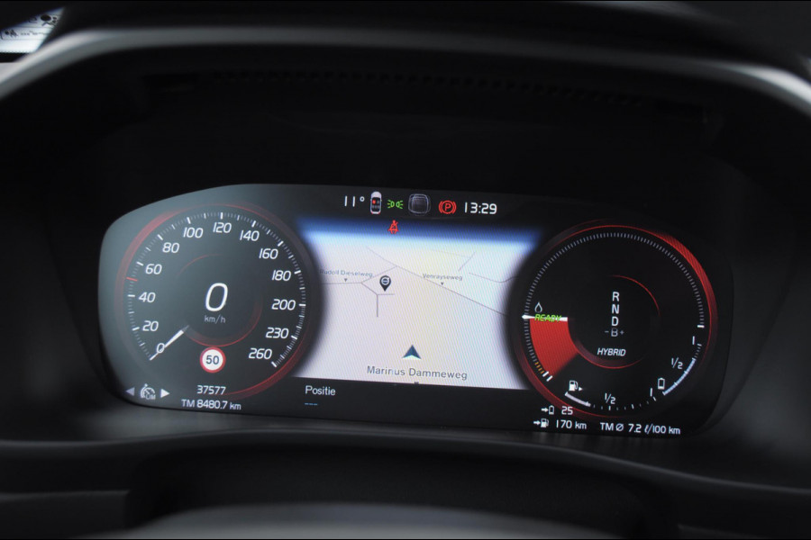 Volvo XC40 T4 211PK Automaat Plug-in hybrid Core Bright / Trekhaak / All seasonbanden / Apple carplay / Parkeersensoren met camera / Stoel - en stuurwielverwarming / Elektrische achterklep / Keyless entry