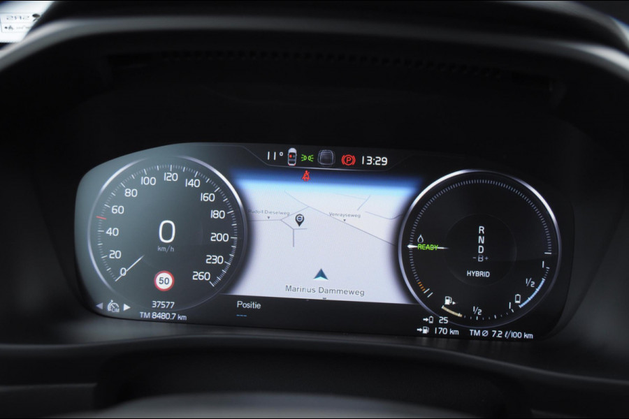 Volvo XC40 T4 211PK Automaat Plug-in hybrid Core Bright / Trekhaak / All seasonbanden / Apple carplay / Parkeersensoren met camera / Stoel - en stuurwielverwarming / Elektrische achterklep / Keyless entry