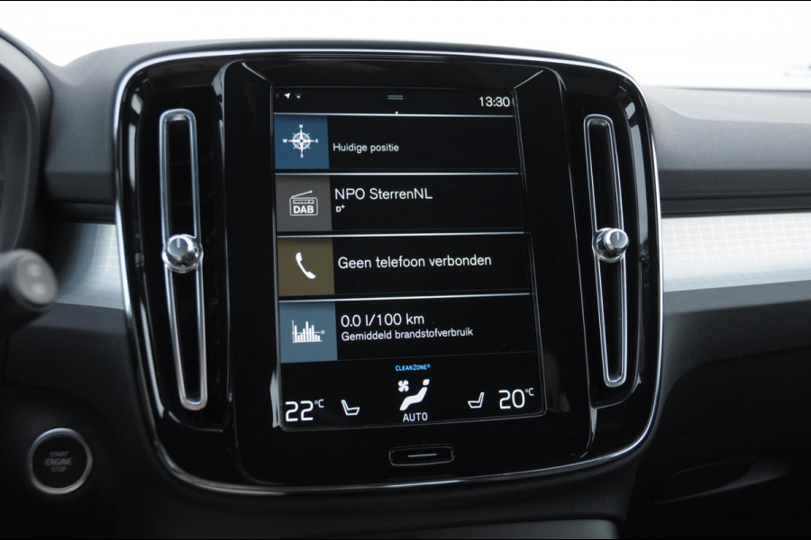 Volvo XC40 T4 211PK Automaat Plug-in hybrid Core Bright / Trekhaak / All seasonbanden / Apple carplay / Parkeersensoren met camera / Stoel - en stuurwielverwarming / Elektrische achterklep / Keyless entry