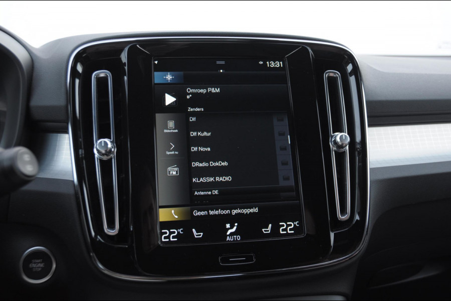 Volvo XC40 T4 211PK Automaat Plug-in hybrid Core Bright / Trekhaak / All seasonbanden / Apple carplay / Parkeersensoren met camera / Stoel - en stuurwielverwarming / Elektrische achterklep / Keyless entry