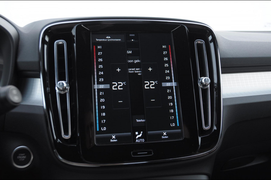 Volvo XC40 T4 211PK Automaat Plug-in hybrid Core Bright / Trekhaak / All seasonbanden / Apple carplay / Parkeersensoren met camera / Stoel - en stuurwielverwarming / Elektrische achterklep / Keyless entry