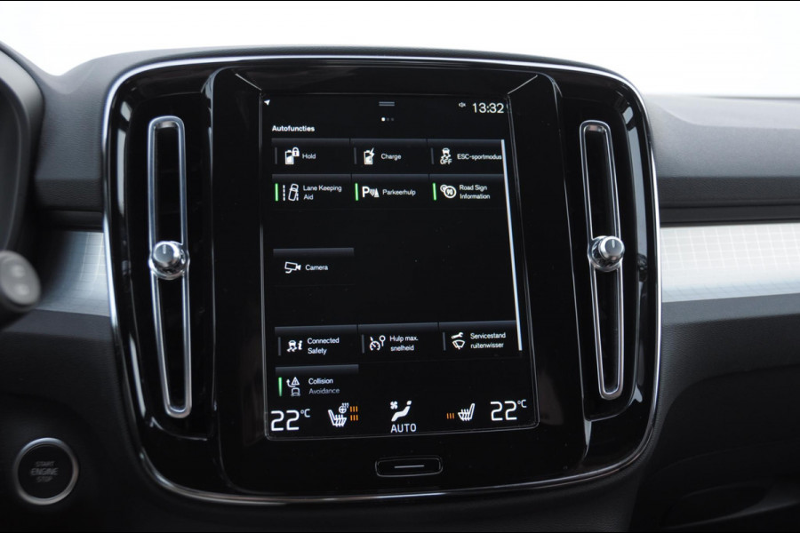 Volvo XC40 T4 211PK Automaat Plug-in hybrid Core Bright / Trekhaak / All seasonbanden / Apple carplay / Parkeersensoren met camera / Stoel - en stuurwielverwarming / Elektrische achterklep / Keyless entry