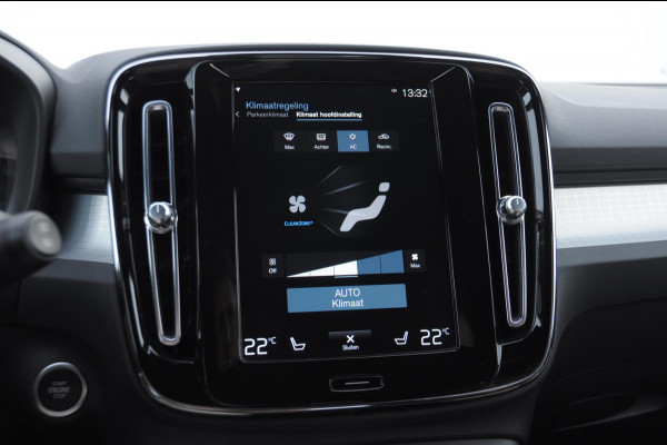 Volvo XC40 T4 211PK Automaat Plug-in hybrid Core Bright / Trekhaak / All seasonbanden / Apple carplay / Parkeersensoren met camera / Stoel - en stuurwielverwarming / Elektrische achterklep / Keyless entry