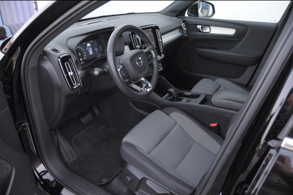 Volvo XC40 T4 211PK Automaat Plug-in hybrid Core Bright / Trekhaak / All seasonbanden / Apple carplay / Parkeersensoren met camera / Stoel - en stuurwielverwarming / Elektrische achterklep / Keyless entry