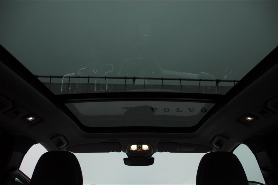 Volvo XC60 T8 455PK Automaat AWD Plus Dark / Adaptieve koplampen / Luchtvering /Adaptieve cruise control / Panoramadak / Apple carplay / Parkeersensoren met 360 camera / Elektrische achterklep / Elektrische stoelen met geheugen / Stoel en stuurwielverwarming