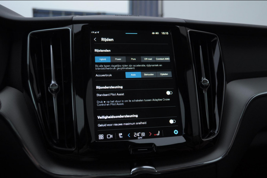 Volvo XC60 T8 455PK Automaat AWD Plus Dark / Adaptieve koplampen / Luchtvering /Adaptieve cruise control / Panoramadak / Apple carplay / Parkeersensoren met 360 camera / Elektrische achterklep / Elektrische stoelen met geheugen / Stoel en stuurwielverwarming