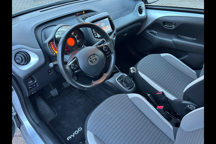 Toyota Aygo 1.0 VVT-i x-play Apple Carplay Camera NW Model