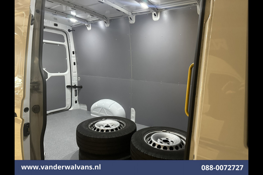 Volkswagen Crafter 2.0 TDI 141pk L3H3 (L2H2) Euro6 Airco | Massagestoel | Camera | Apple Carplay | Cruisecontrol Chauffeursstoel, Android Auto, 2800kg trekvermogen