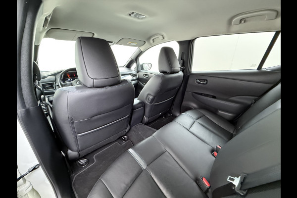 Nissan Leaf Tekna 40kWh Leer Bose®-Hifi Apple Carplay Android Auto Adap.Cruise 360°Camera Navi Ecc Stoel+Stuurverwarming Keyless DAB Dodehoek detector Rijstrooksensor Uitparkeer waarschuwing Verkeersbord detectie Bluetooth Privacy Glas Lmv 17" SOH 87.7% Origineel Nederlandse Auto incl. onderhoudshistorie