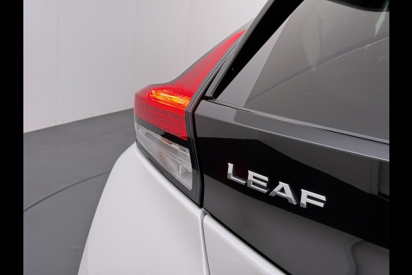 Nissan Leaf Tekna 40kWh Leer Bose®-Hifi Apple Carplay Android Auto Adap.Cruise 360°Camera Navi Ecc Stoel+Stuurverwarming Keyless DAB Dodehoek detector Rijstrooksensor Uitparkeer waarschuwing Verkeersbord detectie Bluetooth Privacy Glas Lmv 17" SOH 87.7% Origineel Nederlandse Auto incl. onderhoudshistorie
