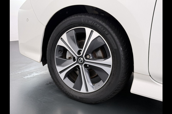 Nissan Leaf Tekna 40kWh Leer Bose®-Hifi Apple Carplay Android Auto Adap.Cruise 360°Camera Navi Ecc Stoel+Stuurverwarming Keyless DAB Dodehoek detector Rijstrooksensor Uitparkeer waarschuwing Verkeersbord detectie Bluetooth Privacy Glas Lmv 17" SOH 87.7% Origineel Nederlandse Auto incl. onderhoudshistorie