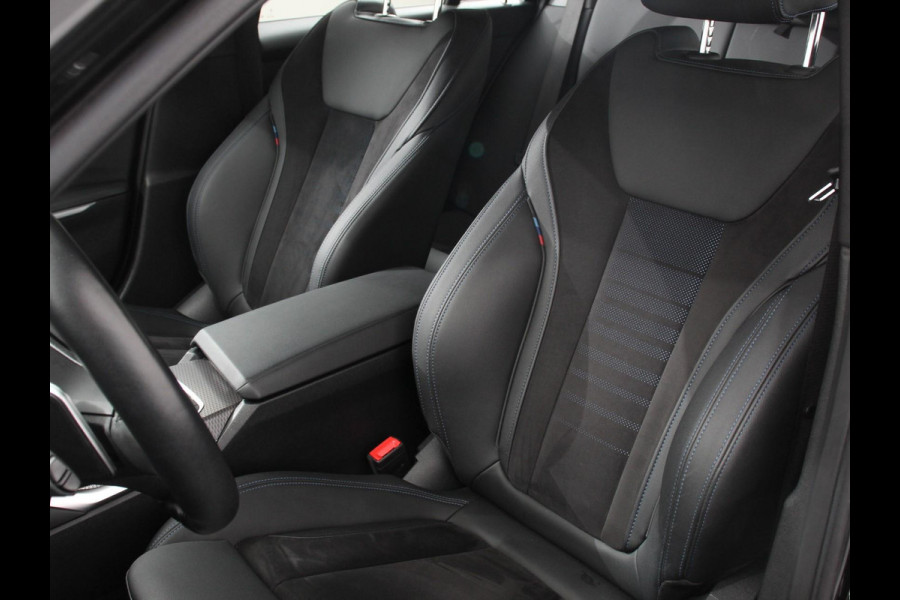 BMW 3 Serie Touring 330e Touring M Sport PHEV | DEMO ! | Navigatie | Climate Control | Lichtmetalen velgen | LED | Virtual Cockpit | Parkeersensoren Voor en Achter | Achteruitrijcamera | Apple carplay/ Android auto | Stoelverwarming | Stuur verwarming | Elektrische achterklep Prijs Incl. BOVAG Garantie