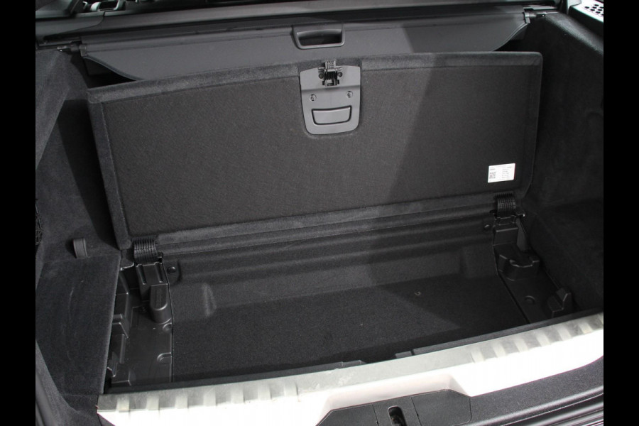 BMW 3 Serie Touring 330e Touring M Sport PHEV | DEMO ! | Navigatie | Climate Control | Lichtmetalen velgen | LED | Virtual Cockpit | Parkeersensoren Voor en Achter | Achteruitrijcamera | Apple carplay/ Android auto | Stoelverwarming | Stuur verwarming | Elektrische achterklep Prijs Incl. BOVAG Garantie