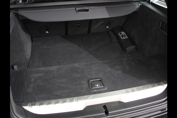 BMW 3 Serie Touring 330e Touring M Sport PHEV | DEMO ! | Navigatie | Climate Control | Lichtmetalen velgen | LED | Virtual Cockpit | Parkeersensoren Voor en Achter | Achteruitrijcamera | Apple carplay/ Android auto | Stoelverwarming | Stuur verwarming | Elektrische achterklep Prijs Incl. BOVAG Garantie