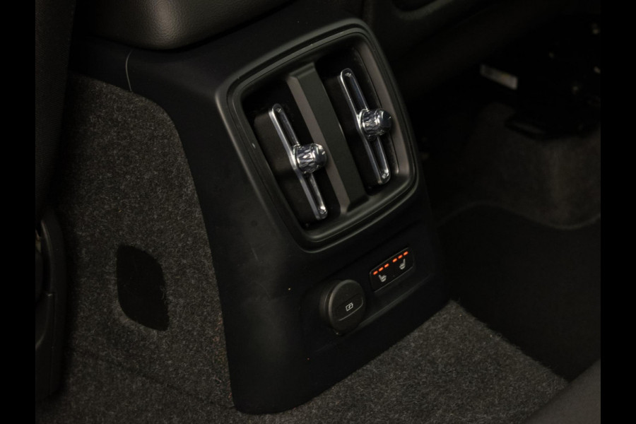 Volvo XC40 1.5 T4 Recharge Inscription Expression (APPLE CARPLAY,NAVI,LED,SPORTSTOELEN,PDC,LM VELGEN,NETTE STAAT))
