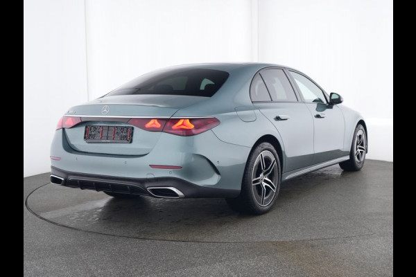 Mercedes-Benz E-Klasse 300 e AMG Plug-In Hybride AMG Line | Night Pakket | Distronic | Dodehoekassistent | AC en DC Laden | Stuur en Stoelverwarming. Inclusief 24 maanden MB Certified garantie voor Europa.
