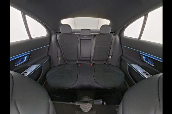 Mercedes-Benz E-Klasse 300 e AMG Plug-In Hybride AMG Line | Night Pakket | Distronic | Dodehoekassistent | AC en DC Laden | Stuur en Stoelverwarming. Inclusief 24 maanden MB Certified garantie voor Europa.