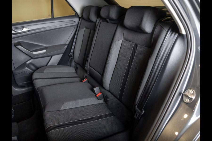 Volkswagen T-Roc 1.5 TSI Life / 150pk / Achteruitrij camera / Stoelverwarming /