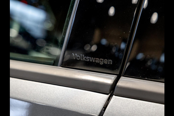 Volkswagen T-Roc 1.5 TSI Life / 150pk / Achteruitrij camera / Stoelverwarming /