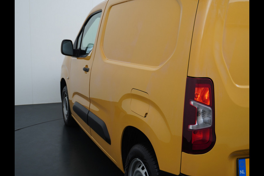 Opel Combo 1.5CDTI EURO 6 3-Persoons Airco Cruise Control Bluetooth Elektr.ramen Elektr.spiegels+Verwarmd Centr.Vergr+ab. L1H1 Edition Schuifdeur Betonplex vloer Lat om Lat betimmering Origineel Nederlandse Auto