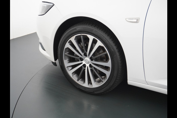 Opel Insignia Grand Sport 1.5T 165PK Leder AGR-Comfort Stoelen Camera Navi Apple Carplay Android Pdc Trekhaak LED Ecc Cruise Control Business  Regen-Lichtsensor Sensor dodehoek Verkeersbordlezer Rijstrooksensor 1e Eigenaar Origineel Nederlandse Auto