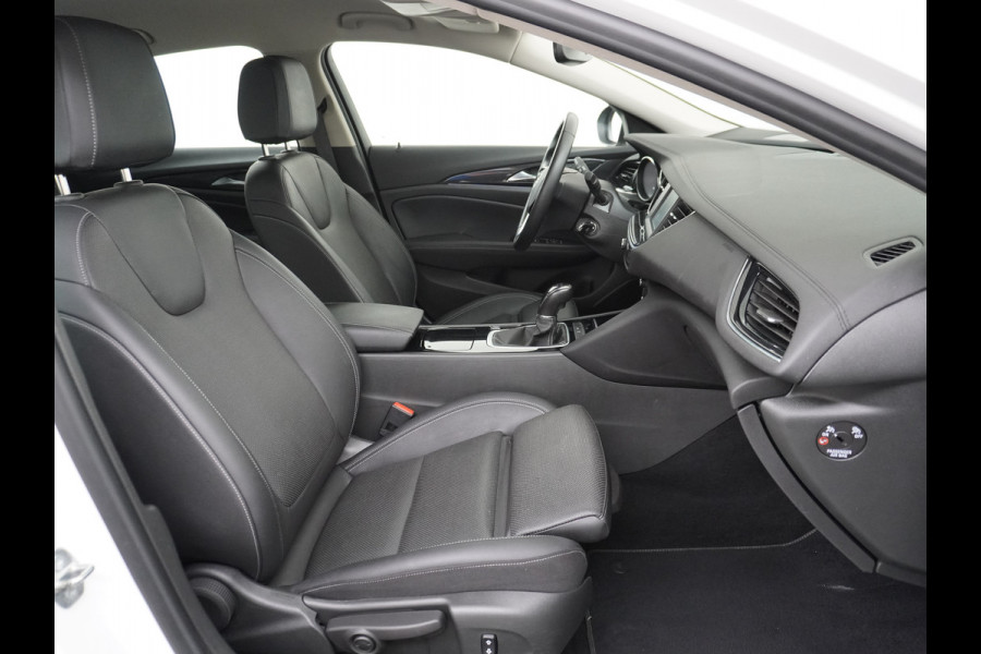Opel Insignia Grand Sport 1.5T 165PK Leder AGR-Comfort Stoelen Camera Navi Apple Carplay Android Pdc Trekhaak LED Ecc Cruise Control Business  Regen-Lichtsensor Sensor dodehoek Verkeersbordlezer Rijstrooksensor 1e Eigenaar Origineel Nederlandse Auto