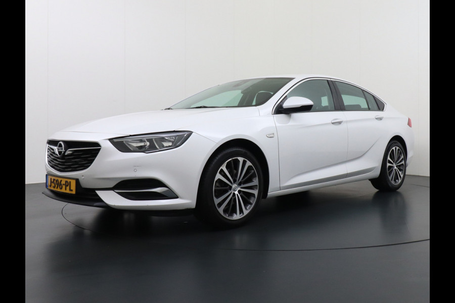 Opel Insignia Grand Sport 1.5T 165PK Leder AGR-Comfort Stoelen Camera Navi Apple Carplay Android Pdc Trekhaak LED Ecc Cruise Control Business  Regen-Lichtsensor Sensor dodehoek Verkeersbordlezer Rijstrooksensor 1e Eigenaar Origineel Nederlandse Auto