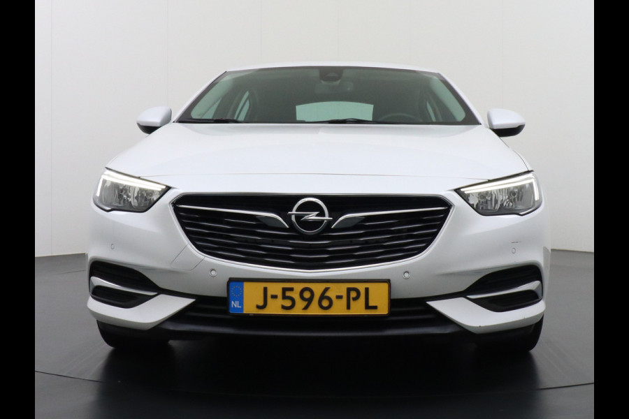 Opel Insignia Grand Sport 1.5T 165PK Leder AGR-Comfort Stoelen Camera Navi Apple Carplay Android Pdc Trekhaak LED Ecc Cruise Control Business  Regen-Lichtsensor Sensor dodehoek Verkeersbordlezer Rijstrooksensor 1e Eigenaar Origineel Nederlandse Auto
