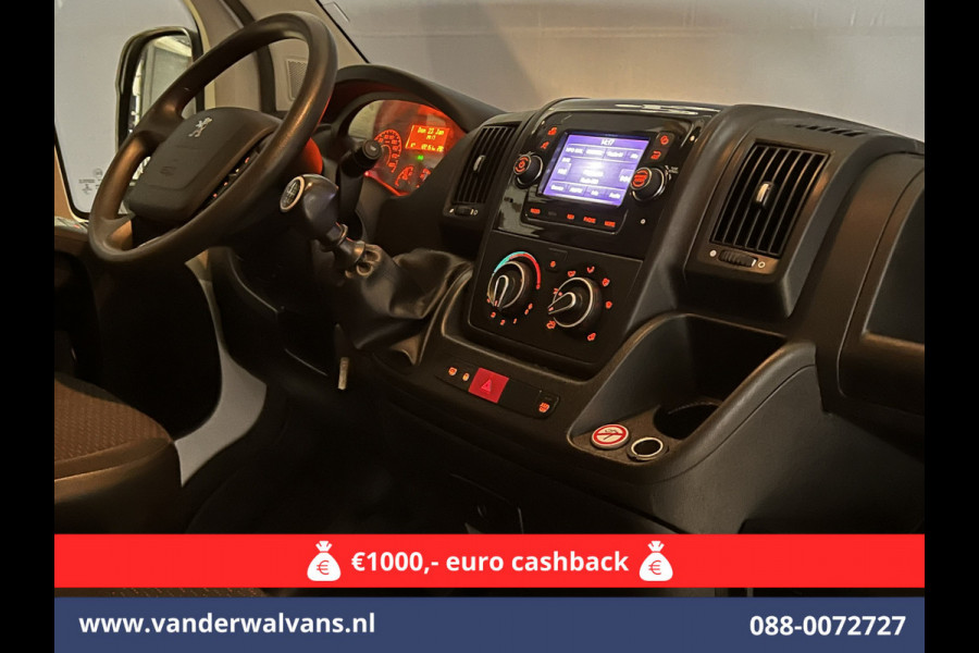 Peugeot Boxer 2.2 BlueHDi 120pk L1H1 Euro6 Airco | Camera | Navigatie | Trekhaak | Cruisecontrol Parkeersensoren, Bijrijdersbank