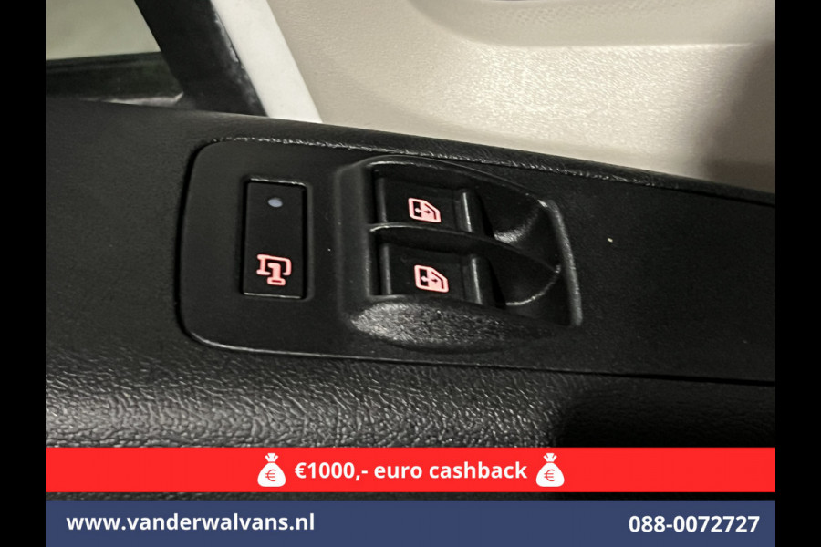 Peugeot Boxer 2.2 BlueHDi 120pk L1H1 Euro6 Airco | Camera | Navigatie | Trekhaak | Cruisecontrol Parkeersensoren, Bijrijdersbank
