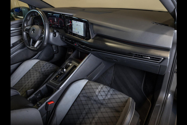 Volkswagen Golf 1.5 eTSI R-Line / 150pk / Panorama dak / Harman Kardon / Stoel en stuurverwarming /