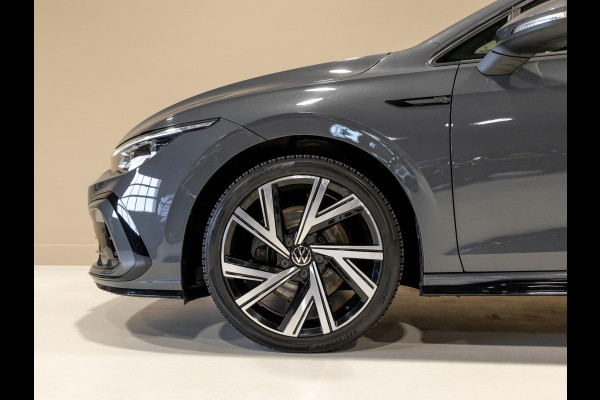 Volkswagen Golf 1.5 eTSI R-Line / 150pk / Panorama dak / Harman Kardon / Stoel en stuurverwarming /