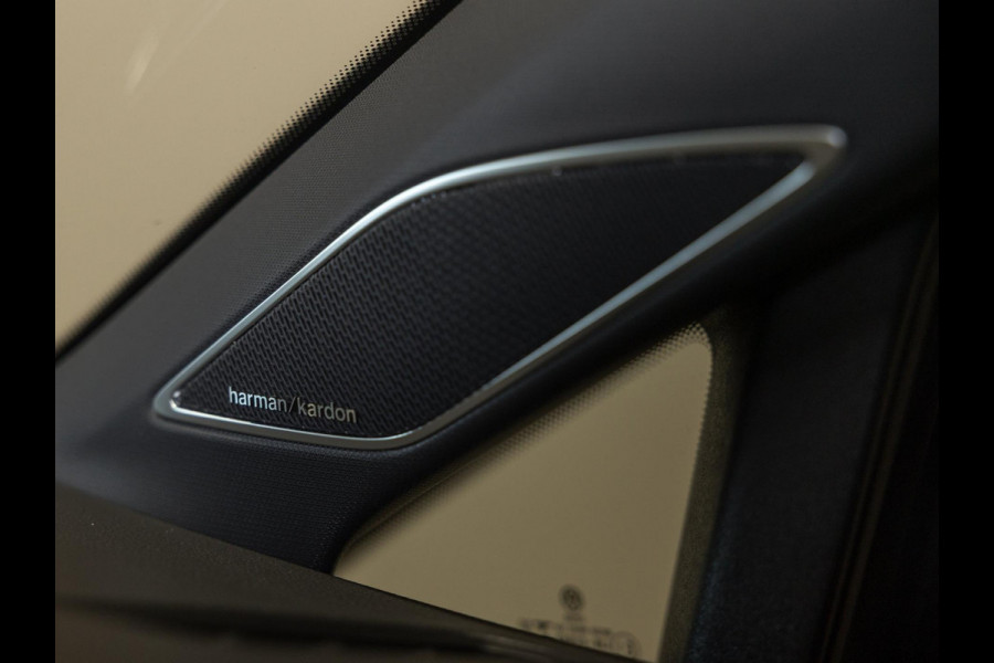 Volkswagen Golf 1.5 eTSI R-Line / 150pk / Panorama dak / Harman Kardon / Stoel en stuurverwarming /