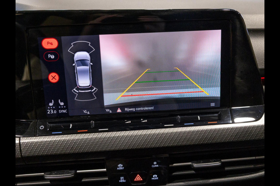 Volkswagen Golf 1.5 eTSI R-Line / 150pk / Panorama dak / Harman Kardon / Stoel en stuurverwarming /