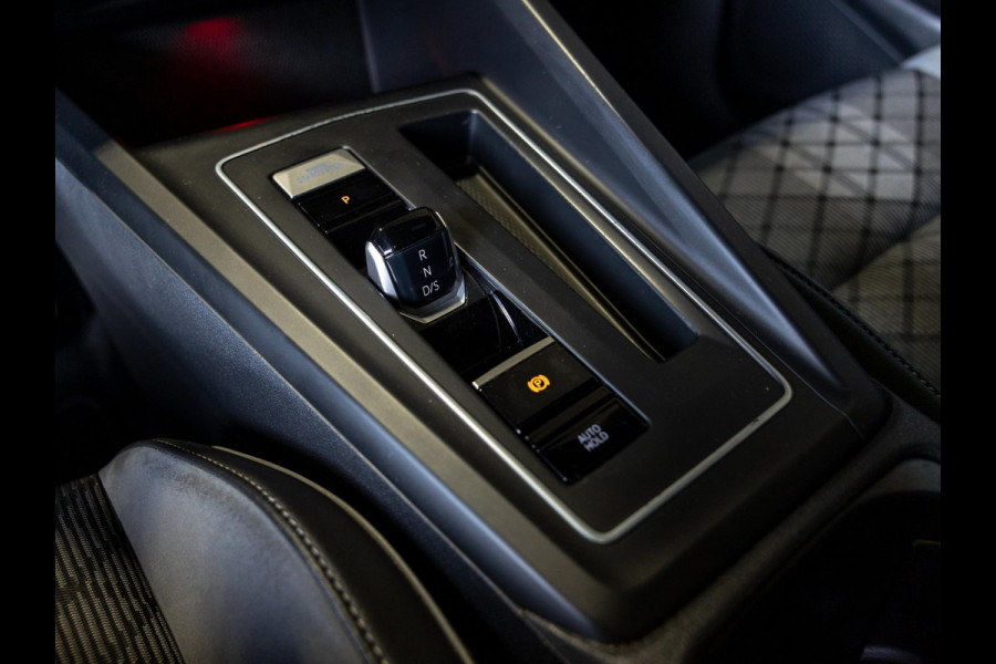 Volkswagen Golf 1.5 eTSI R-Line / 150pk / Panorama dak / Harman Kardon / Stoel en stuurverwarming /