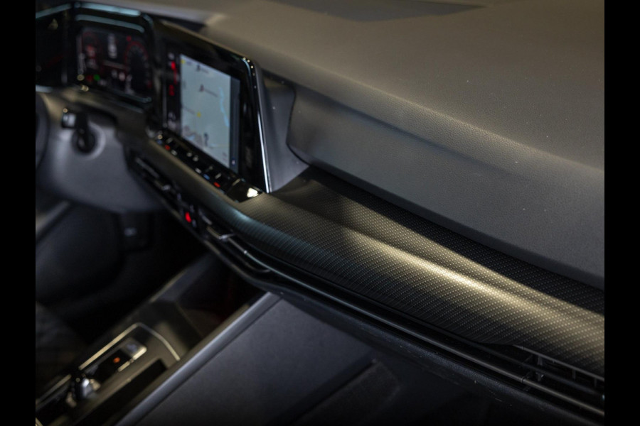 Volkswagen Golf 1.5 eTSI R-Line / 150pk / Panorama dak / Harman Kardon / Stoel en stuurverwarming /