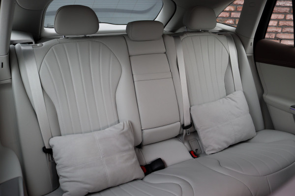 Mercedes-Benz EQE SUV 350+ AMG Line 91 kWh | Hyperscreen | Achterasbesturing | Distronic+ | Surround Camera | Verwarmd Stuurwiel | Digital Light | Keyless Go | Parfumering | 22kW | Memory |