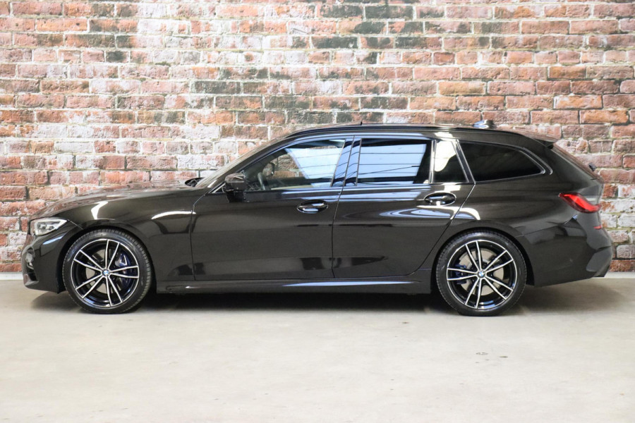 BMW 3 Serie Touring 330i High Executive M Sport Pakket Automaat / Live Cockpit Professional / Panoramadak / Driving Assistant Professional / M Sport Differentieel / Nappa Leder / Extra Getint Glas / 19 Inch / Harman Kardon / M Sport Remsysteem / Achteruitrijcamera / Stoelverwarming / Head-Up Display