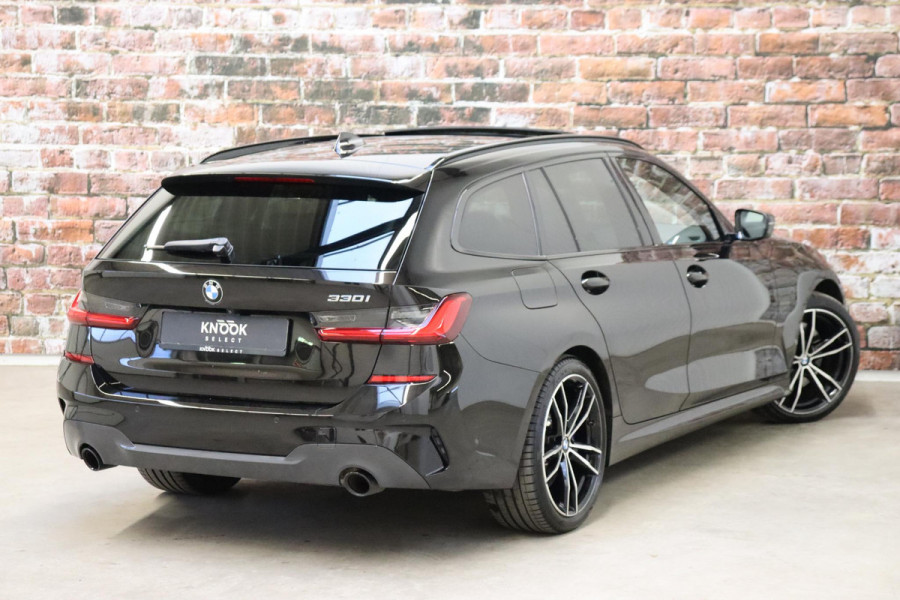 BMW 3 Serie Touring 330i High Executive M Sport Pakket Automaat / Live Cockpit Professional / Panoramadak / Driving Assistant Professional / M Sport Differentieel / Nappa Leder / Extra Getint Glas / 19 Inch / Harman Kardon / M Sport Remsysteem / Achteruitrijcamera / Stoelverwarming / Head-Up Display