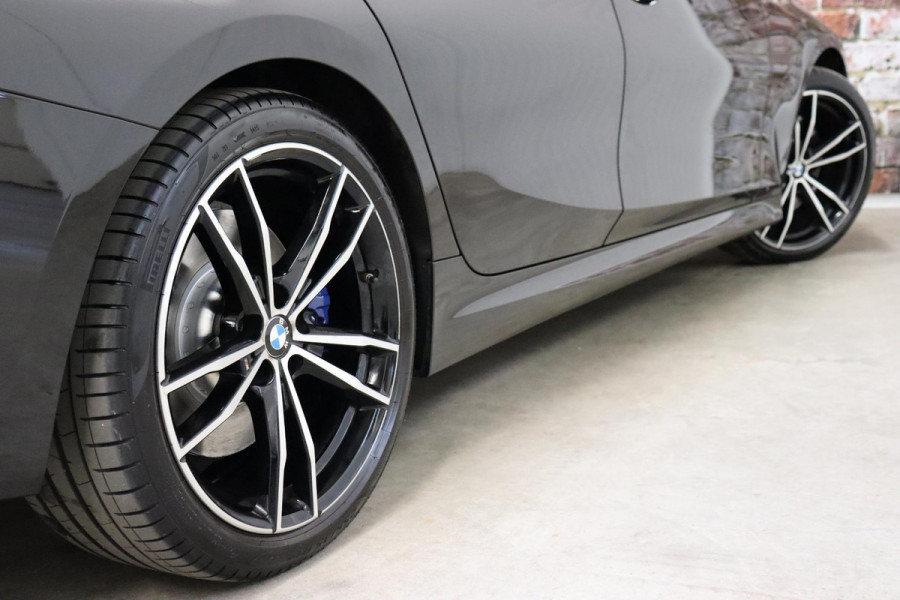 BMW 3 Serie Touring 330i High Executive M Sport Pakket Automaat / Live Cockpit Professional / Panoramadak / Driving Assistant Professional / M Sport Differentieel / Nappa Leder / Extra Getint Glas / 19 Inch / Harman Kardon / M Sport Remsysteem / Achteruitrijcamera / Stoelverwarming / Head-Up Display