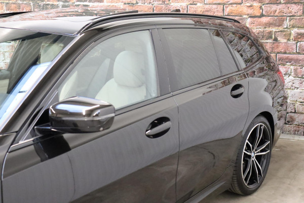 BMW 3 Serie Touring 330i High Executive M Sport Pakket Automaat / Live Cockpit Professional / Panoramadak / Driving Assistant Professional / M Sport Differentieel / Nappa Leder / Extra Getint Glas / 19 Inch / Harman Kardon / M Sport Remsysteem / Achteruitrijcamera / Stoelverwarming / Head-Up Display
