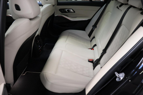 BMW 3 Serie Touring 330i High Executive M Sport Pakket Automaat / Live Cockpit Professional / Panoramadak / Driving Assistant Professional / M Sport Differentieel / Nappa Leder / Extra Getint Glas / 19 Inch / Harman Kardon / M Sport Remsysteem / Achteruitrijcamera / Stoelverwarming / Head-Up Display