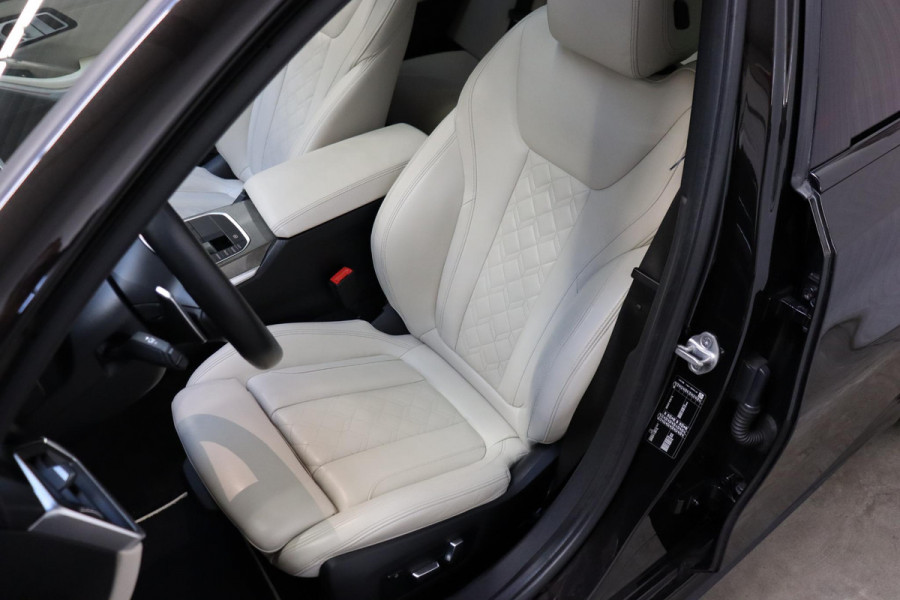 BMW 3 Serie Touring 330i High Executive M Sport Pakket Automaat / Live Cockpit Professional / Panoramadak / Driving Assistant Professional / M Sport Differentieel / Nappa Leder / Extra Getint Glas / 19 Inch / Harman Kardon / M Sport Remsysteem / Achteruitrijcamera / Stoelverwarming / Head-Up Display