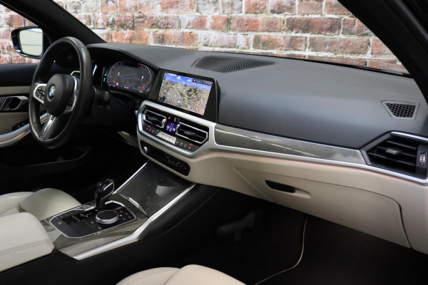 BMW 3 Serie Touring 330i High Executive M Sport Pakket Automaat / Live Cockpit Professional / Panoramadak / Driving Assistant Professional / M Sport Differentieel / Nappa Leder / Extra Getint Glas / 19 Inch / Harman Kardon / M Sport Remsysteem / Achteruitrijcamera / Stoelverwarming / Head-Up Display