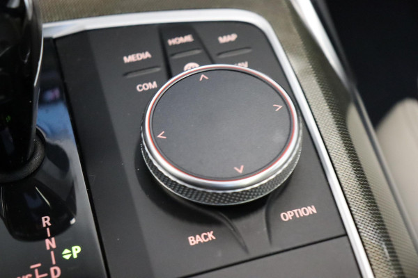 BMW 3 Serie Touring 330i High Executive M Sport Pakket Automaat / Live Cockpit Professional / Panoramadak / Driving Assistant Professional / M Sport Differentieel / Nappa Leder / Extra Getint Glas / 19 Inch / Harman Kardon / M Sport Remsysteem / Achteruitrijcamera / Stoelverwarming / Head-Up Display
