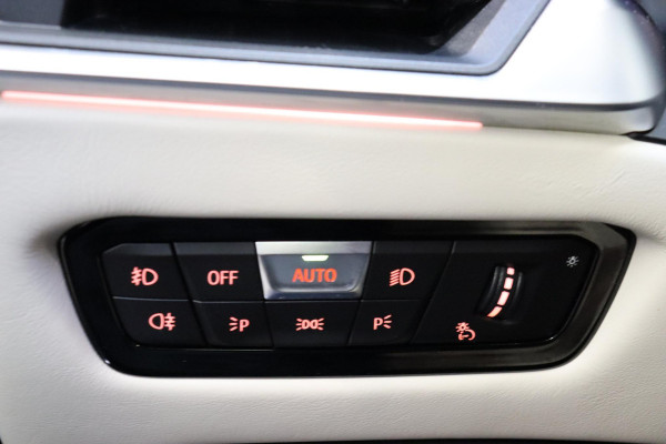 BMW 3 Serie Touring 330i High Executive M Sport Pakket Automaat / Live Cockpit Professional / Panoramadak / Driving Assistant Professional / M Sport Differentieel / Nappa Leder / Extra Getint Glas / 19 Inch / Harman Kardon / M Sport Remsysteem / Achteruitrijcamera / Stoelverwarming / Head-Up Display